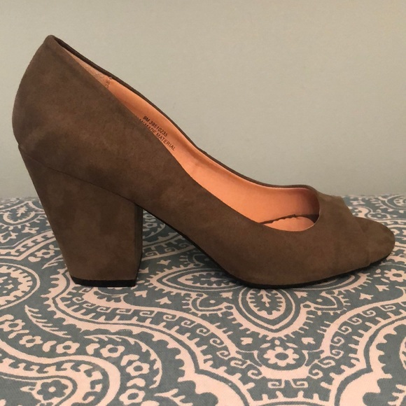 Cato Shoes - Army green suede like peep toe pumps